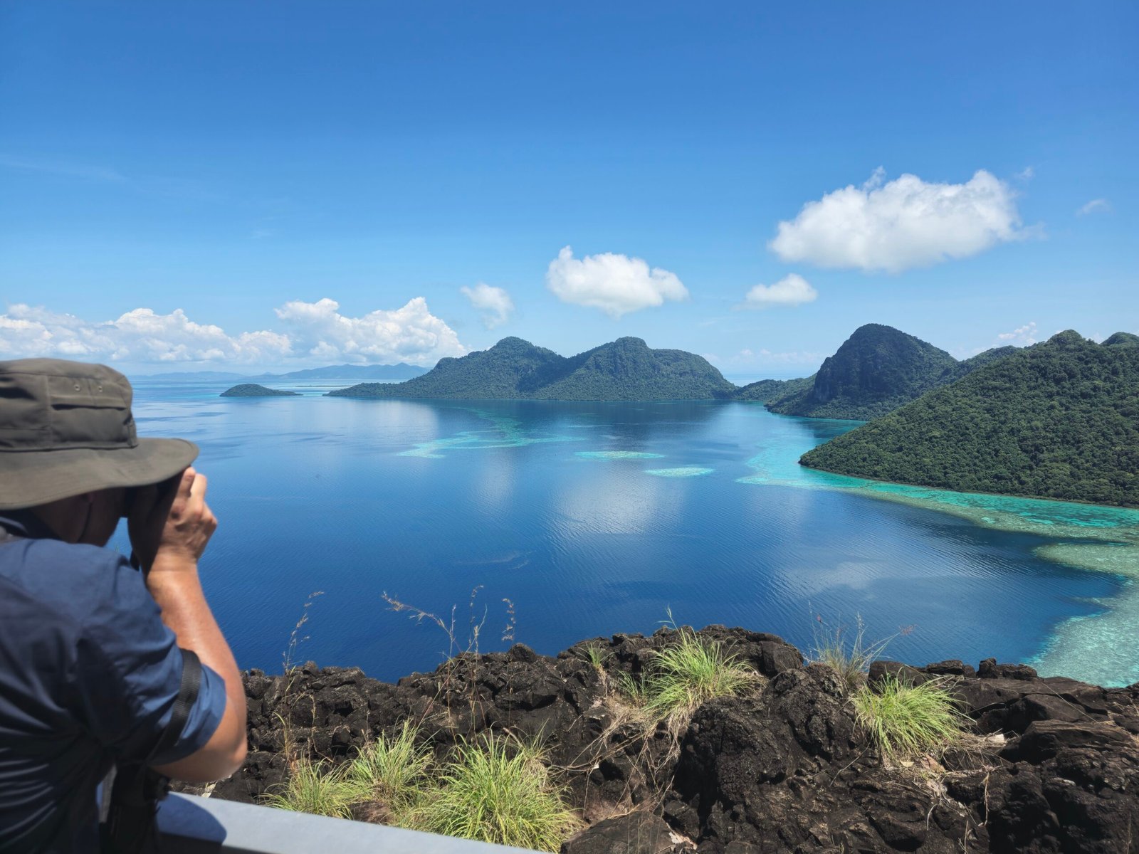 Island hopping and snorkeling in Sabah at the Tun Sakaran Marine park