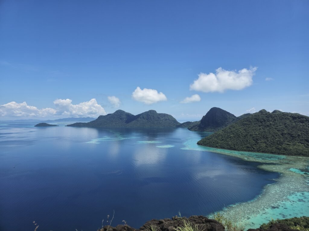 View from Bohey Dulang hike view point in the Tun Sakaran Marine park