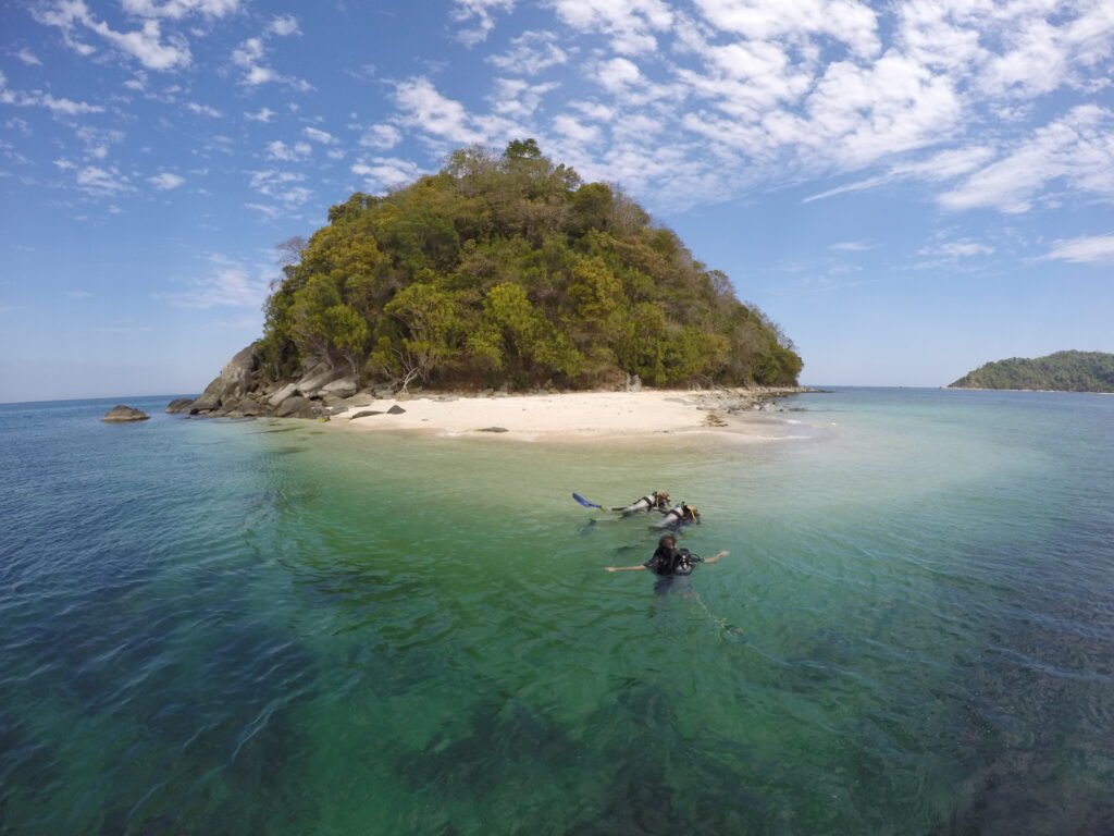 Beginner divers contucting PADI Discover Scuba Dive at Pandan Island Kota Belud