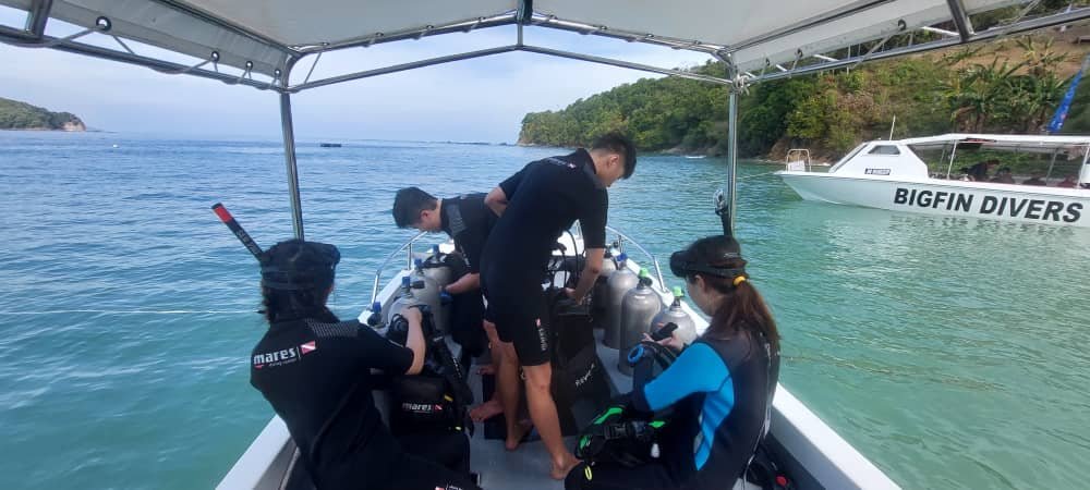 Divers gearing up on dive boat for Rescue diver course at Bigfin divers
